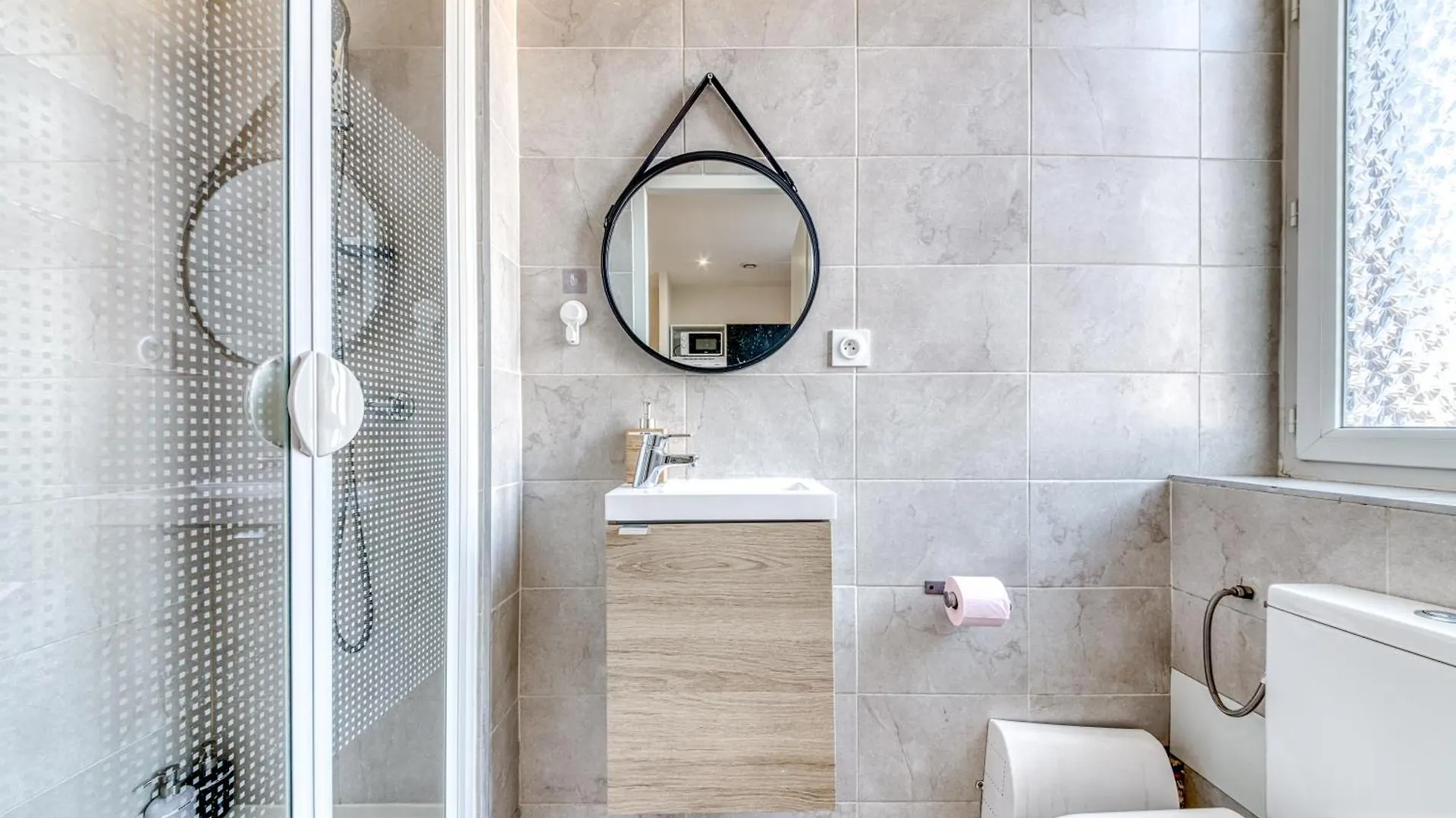 Studio Le Rayon Neuf & Cosy - Gare Parilly Venissieux Apartment